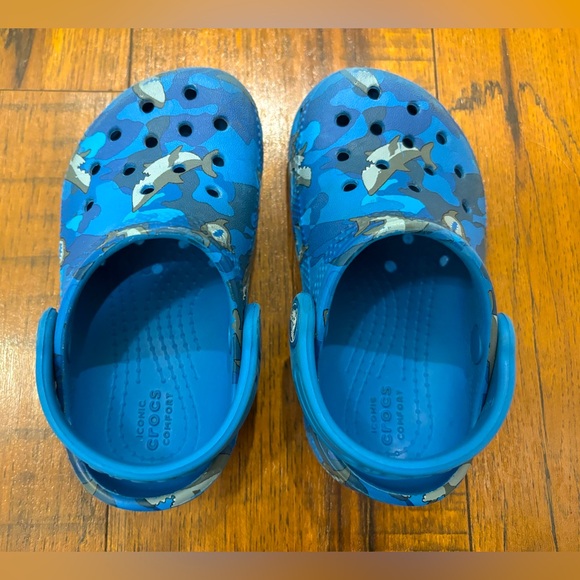Crocs Classic Clogs Ocean Blue Shark Camouflage Size C7 Toddler Boy - Picture 12 of 12